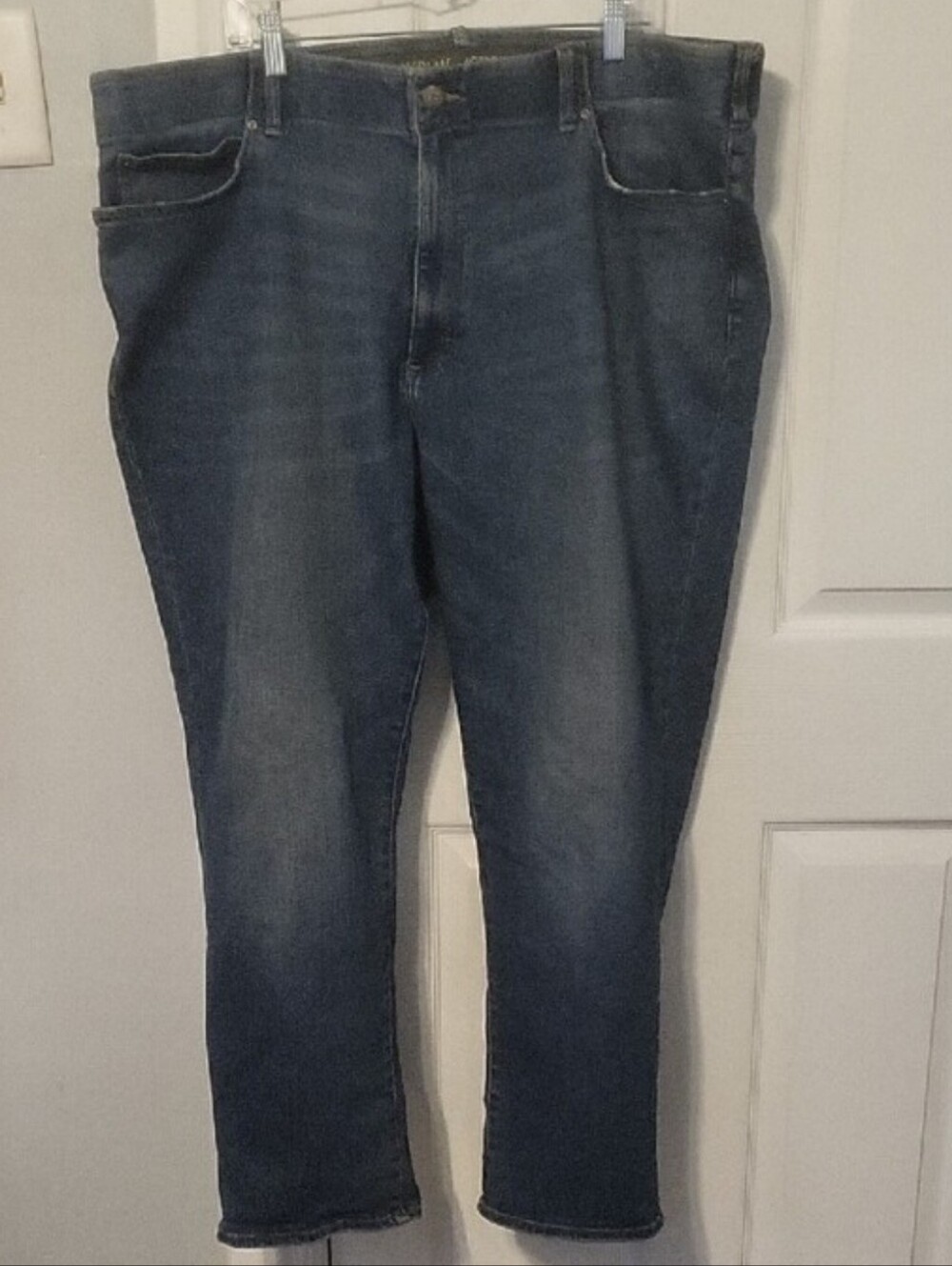 Lee Men's Straight Extreme Motion Medium Wash Jeans